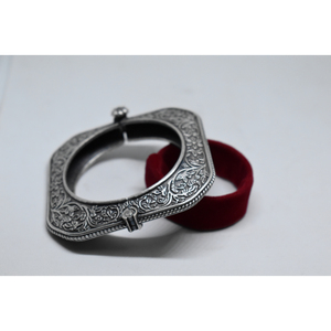 กำไลข้อมือเปิดได้สไตล์อินเดีย ดีไซน์เนอร์ทำมือ ลวดลายคล้ายเงิน แบบตะวันตก สำหรับเด็กหญิงและสตรี รุ่นล่าสุดขายส่งปี 2026 - Product Image 2