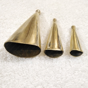 Fourreau médiéval en laiton Chape GRAND Fourreau Chape GRANDE Chape en métal pour Fourreau TT 5155 Laiton Grand - Product Image 2