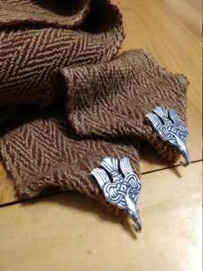 ตะขอทองสัมฤทธิ์คู่เล็กไวกิ้งตะขอเกี่ยวขาม้างอูเครื่องรางของนกราเวนเฟลอร์เดอลายเข็มกลัดเฟลอร์เดอลิสตุ้มหูคู่สีบรอนซ์ - Product Image 5