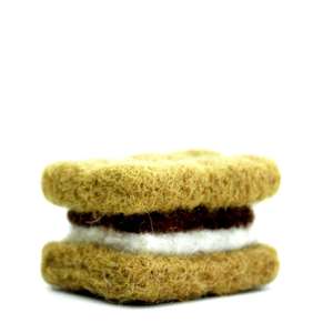 "Galletas Sandwich de fieltro"-"Galletas S' Mores de 4X6 Cm"-"Galletas S' Mores hechas a mano" - Product Image 1