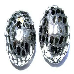 ลูกปัดหนังทรงสี่เหลี่ยมจัตุรัสขนาด 10 มม. สีดำและสีขาว สไตล์หนังงู สำหรับงานประดิษฐ์เครื่องประดับและอุปกรณ์ตกแต่ง ทำด้วยมือ ขายส่ง - Product Image 1