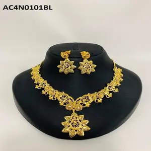 Einfaches indisches Design Attraktives vergoldetes Halsketten-Set für Frauen