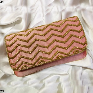 Pochette en soie brodée à la main de créateur avec perles Sacs de soirée élégants pour la mariée - Product Image 1