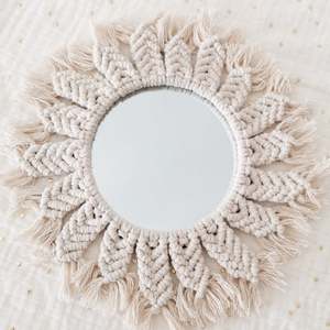 Espejo de Pared de Macramé Hecho a Mano - Product Image 1