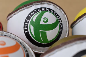 Ballons de hurlement THIZ Sliotars de marque personnalisée GAA Standard Cuir officiel - Product Image 4