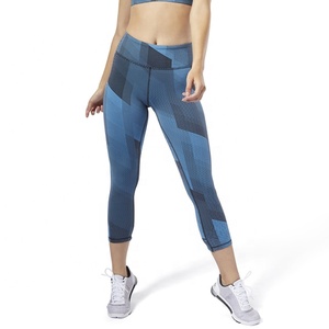 Leggings Capri Deportivos PIHA para Mujer, Cintura Media, Suaves, con Estampado por Sublimación, Control de Abdomen, Cintura Elástica, Efecto Reductor, Tallas Grandes - Product Image 1