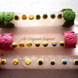 Varitas de Chakra Tibetanas Hechas a Mano con Temática Floral, Talladas y Grabadas, de Piedras Semipreciosas Multicolores, Artesanía de Gujarat, Exportación de Cristales - Product Image 1