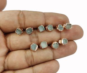 Ruwe Aquamarijn Rose Goud Electroplated Tiny Stud-Maart Geboortesteen - Product Image 1