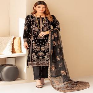 Costumes d'hiver Shalwar Kameez de haute qualité pour femmes matériel en mousseline de soie brodée fine pour les fêtes et autres occasions - Product Image 1