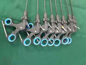 Juego de instrumentos de disector de pinza curvada Debakey fenestrada por laparoscopia de 8 piezas aprobada por la CE, pinzas manuales de acero inoxidable - Product Image 2