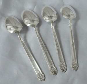 Juego de cubiertos con diseño floral y acabado plateado para comidas familiares, eventos especiales, entretenimiento y recepción de invitados, procedente de la India. - Product Image 4