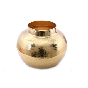 Pot de fleur en aluminium fini or brillant nouveau conçu artisanat extérieur décors pour la maison fabricant inde Vase de sol - Product Image 1