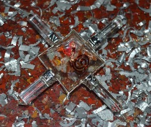 Cristal Cuarzo Orgón Pirámides Estilo Feng Shui Generador de energía Piedra preciosa tallada a mano - Product Image 4