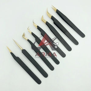 Pinzas para Pestañas con Punta Dorada en Negro Mate, Acero Inoxidable, Punta Puntiaguda, Sostenibles, Probadas a Mano, Pinzas para Extensión de Pestañas - Product Image 1