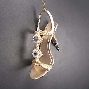 Decoración de Navidad/Año Nuevo, ornamento de zapatos de tacón alto acrílico dorado champán - Product Image 6