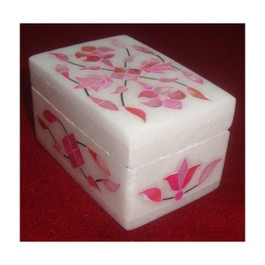 Caja de joyería de mármol blanco con Perla Rosa - Product Image 1