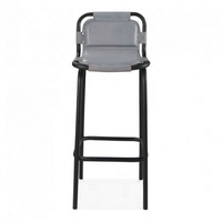 Tabouret de bar industriel moderne en cuir antique avec dossier en cuir, structure métallique, hauteur de comptoir, usage commercial, salle à manger, bar à domicile