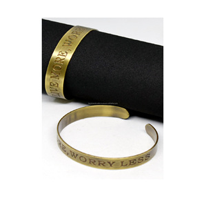 Bracelet en acier inoxydable gravé, bijoux personnalisés pour femmes, manchette en laiton plaqué or, Bracelets - Product Image 4