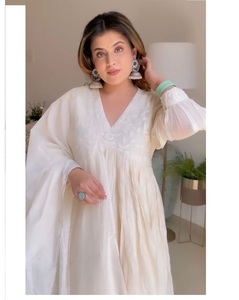 กำลังมองหาชุดนักออกแบบที่สวยงามสีเดียวกันนี้บนผ้าไหมจีนหนักกางเกงผ้าไหมจีนและ Duapatta - Product Image 1