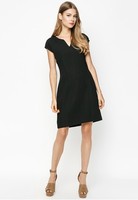 Fabricant OEM/ODM – Vêtements pour femmes : Robe décontractée tissée unie à col mandarin, manches courtes, coupe élégante, longueur genou, idéale pour le bureau, collection automne