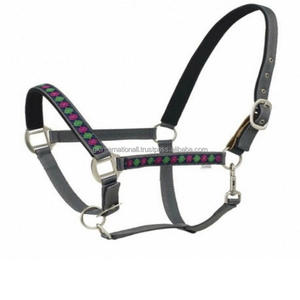 Cabestro de caballo de nailon con relleno de Argyle, suave y cómodo, con nobuk de gamuza en la nariz y corona, herrajes con acabado de latón - Product Image 1