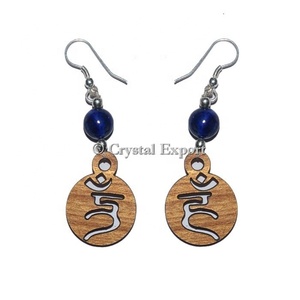 ต่างหูลาพิส ฮีลลิ่ง: ซื้อต่างหูทองเหลืองประดับพลอยออนไลน์ - Product Image 1
