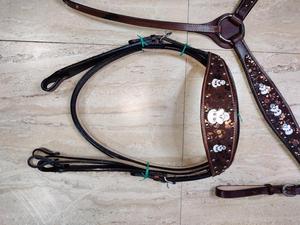 Y & Z Juego de sillines de caballo de cuero genuino de alta calidad y calidad superior Riendas de cuello de pecho Western Headstall-Precio al por mayor disponible - Product Image 3