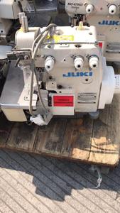 Machine à coudre surjeteuse industrielle d'occasion Jukis 6704 à 3 fils - Product Image 3