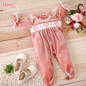 Robe smockée décontractée pour fille avec des cœurs géométriques mignons en rose, OEM ODM, 100% coton, vêtements pour filles, vente en gros, personnalisable, pour bébés filles - Product Image 4