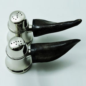 Corne et laiton de conception unique exceptionnelle avec ensemble de sel et de poivre plaqué argent outils d'herbes et d'épices meilleur prix manuel jetable - Product Image 2