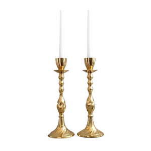 Ensemble de 2 bougeoirs au design unique, faits à la main en aluminium couleur or, avec un support à bougie de la plus haute qualité - Product Image 1