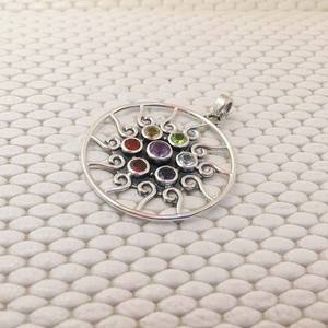 Colgante múltiple de Chakra de Plata de Ley 925 hecho a mano con ajuste de bisel de piedras preciosas de diamante tecnología de incrustaciones de joyería única - Product Image 2