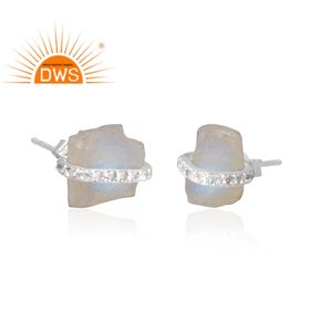Boucles d'oreilles clous pour femmes en pierre de lune arc-en-ciel brute et topaze blanche, fournisseur de boucles d'oreilles clous en argent sterling 925 de haute qualité - Product Image 2