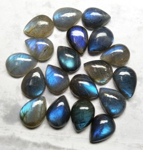 Pierres de Labradorite Naturelle Lisse en Forme de Poire de 2 mm 3 mm Cabochons Calibrés en Vrac du Fabricant Prix de Gros Alibaba Inde 2024 - Product Image 1