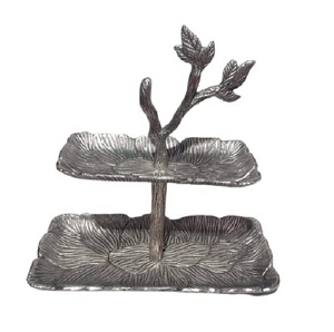 Support à gâteau rectangulaire à deux niveaux en aluminium naturel fait main, plateau ou support de service et de rangement pour aliments - Product Image 1