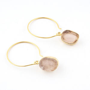 Pendientes colgantes de cuarzo rosa Natural para mujer, aretes de aro hechos a mano, piedra de nacimiento chapada en oro, regalo de joyería - Product Image 3