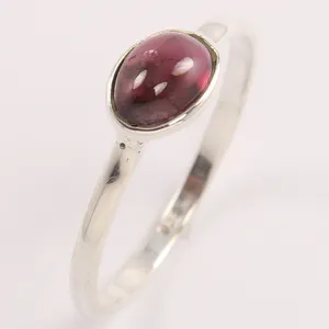 Batu Permata Garnet Merah 925 Cincin Perak 5X7 Mm Perhiasan Cabochon Oval Cincin Birthstone Januari Hadiah Ulang Tahun untuk Wanita