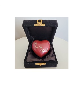 Urne en laiton avec coeur rouge et patte d'or gravée pour animaux de compagnie avec boîte, urne de crémation, fournitures commémoratives, cuivworld inde - Product Image 1