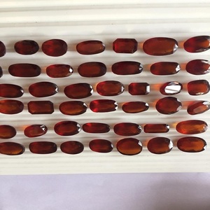 Piedra preciosa de granate natural de color rojo con certificado IGI - Product Image 2