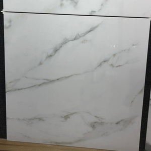 Carreaux de porcelaine aspect marbre blanc de Carrare 80x80cm style classique moderne brique réfractaire antibactérienne pour mur intérieur aux États-Unis - Product Image 1