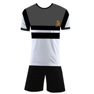 Conjunto de Camiseta y Pantalones Cortos de Fútbol para Hombre con Diseño de Sublimación Personalizado, Manga Corta de Verano, Alta Calidad, Ecológico y Transpirable - Product Image 3