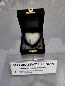 Urna de pata de mascota celestial, recuerdo de corazón verde de aluminio pintado a mano para adultos Brassworld India - Product Image 5