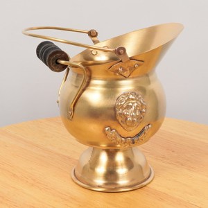 Cubo de carbón de metal pulido dorado Forma y tamaño personalizados de la más alta calidad Diseño simple para accesorios de hoguera - Product Image 2