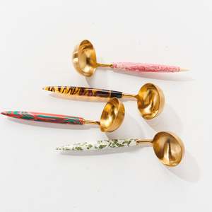 Ensemble de cuillères en or faites à la main, finition mate avec manche en résine, parfait pour la cuisine à domicile, accessoire de table élégant et vaisselle - Product Image 2