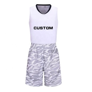 Ensemble de tenue de basketball pour femmes, haut court et short cycliste, personnalisable pour équipe, deux pièces, sublimation, respirant, pour adultes, devant - Product Image 1