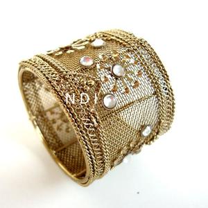 Anillo de Servilleta de Metal de Latón de Estilo Único para Decoración de Banquetes de Boda con Acabado Dorado y Diseño Decorativo a Precio Económico - Product Image 1