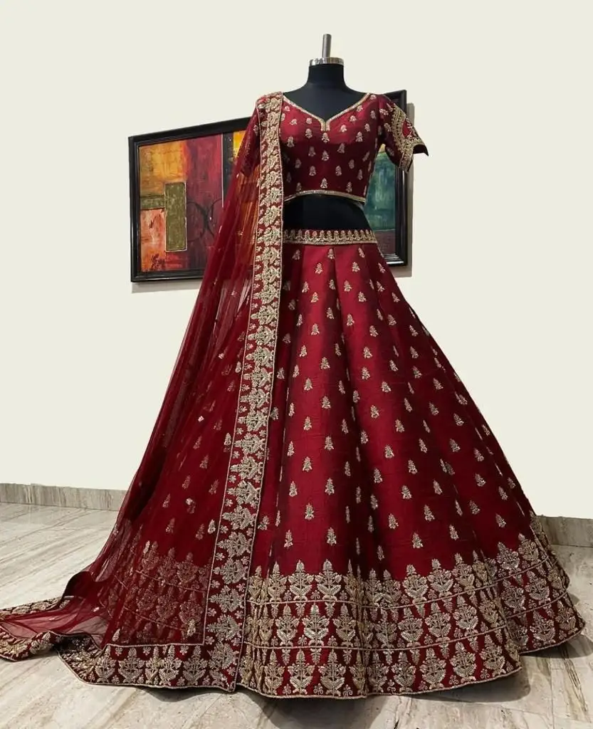 デザイナーヘビーワーク美しいブライダルウェアシルクLehengaCholi結婚式の女性のためのシルク刺繍LehangaCholi価格Suratインド