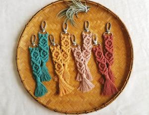 Llavero de Macramé Pequeño, Hecho a Mano, Felicidad - Product Image 1