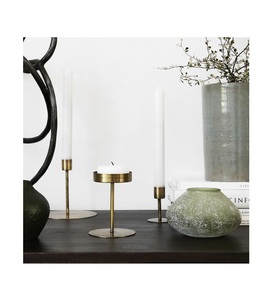 เชิงเทียนทองเหลืองแบบแท่งสำหรับตกแต่งโต๊ะโดย brassworld อินเดีย - Product Image 1