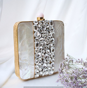 Pochette de mariage de haute qualité en nacre naturelle royale incrustée, sac à main de créateur artisanal, pochette de mariage en laiton - Product Image 1